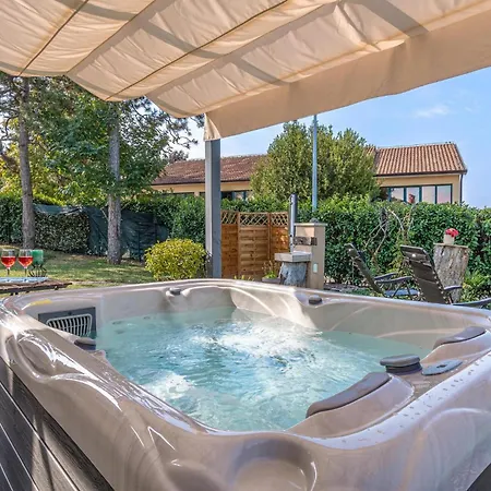 بيت للعطل Cozy In With Jacuzzi بازين