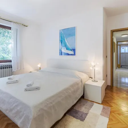 بيت للعطل Cozy In With Jacuzzi بازين