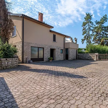 Prázdninový dům 2 Bedroom Amazing In Pazin