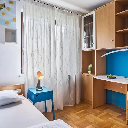 2 Bedroom Amazing In Prázdninový dům *