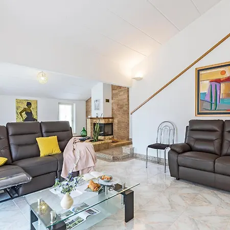 2 Bedroom Amazing In Prázdninový dům *