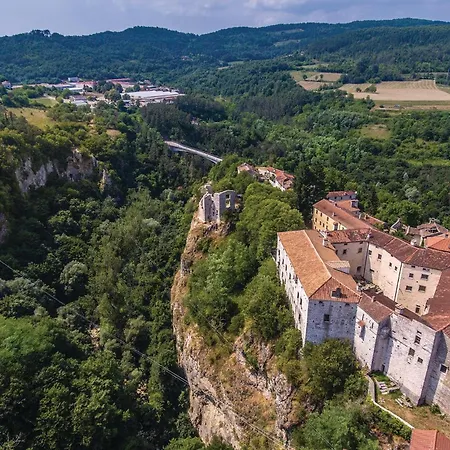 2 Bedroom Amazing In Pazin